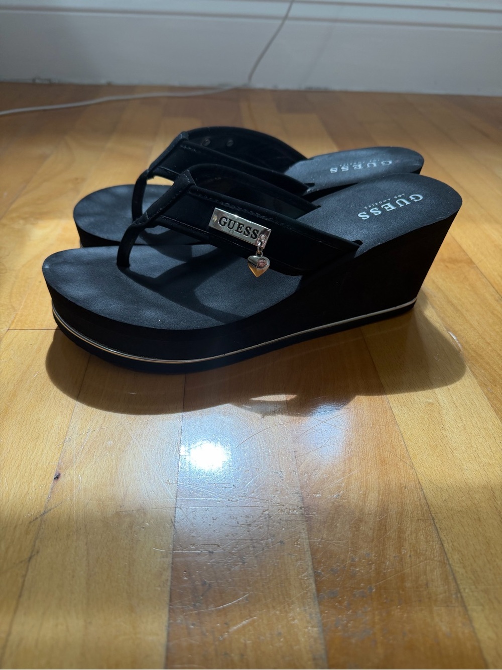 GUESS Black Wedge Platform Flip Flop Sandals Size 9 - Picture 2 of 16